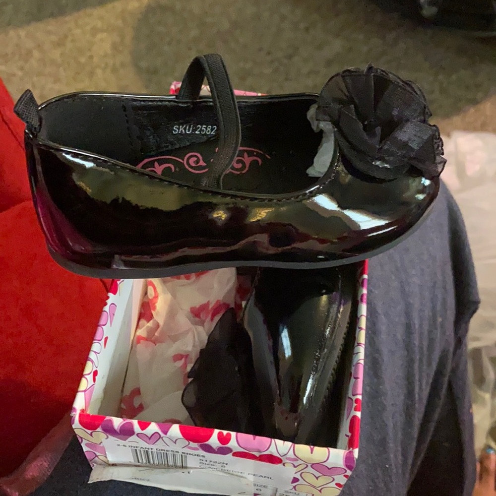 Little girl black patent shoes size 6